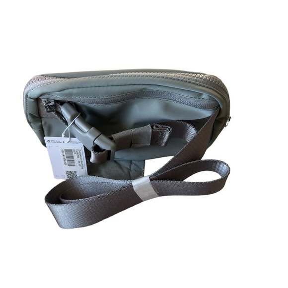 osprey amazon backpack Why are backpacks much cheaper on Amazon? (not showing as third-party, either). : r/CampingandHiking Color:Cisco Flash Yellow Vintage 90s JanSport Convertible and it fits just BROWN LEATHER